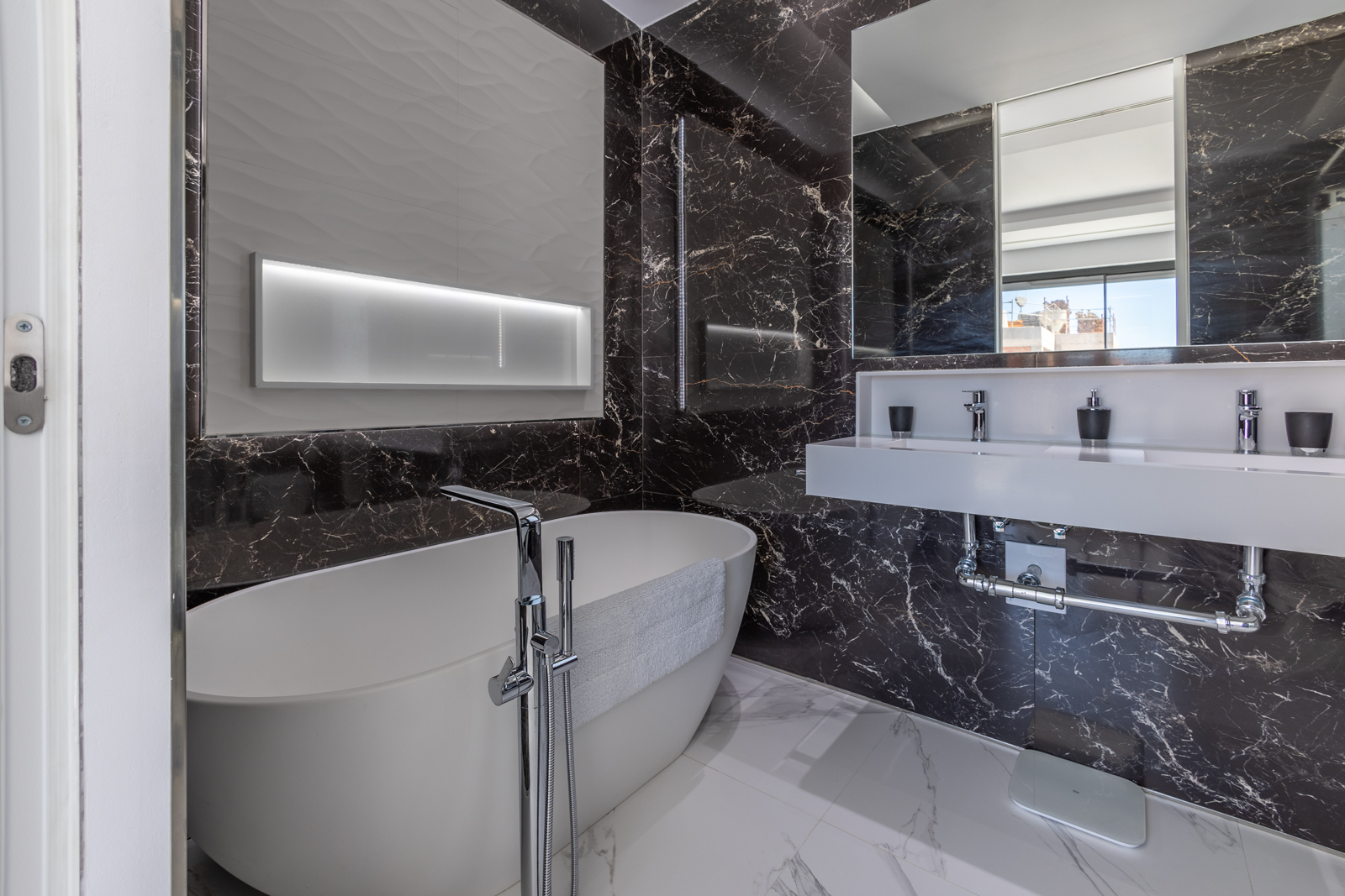 Diamond_Beach_Marbella_26 bath 1 up